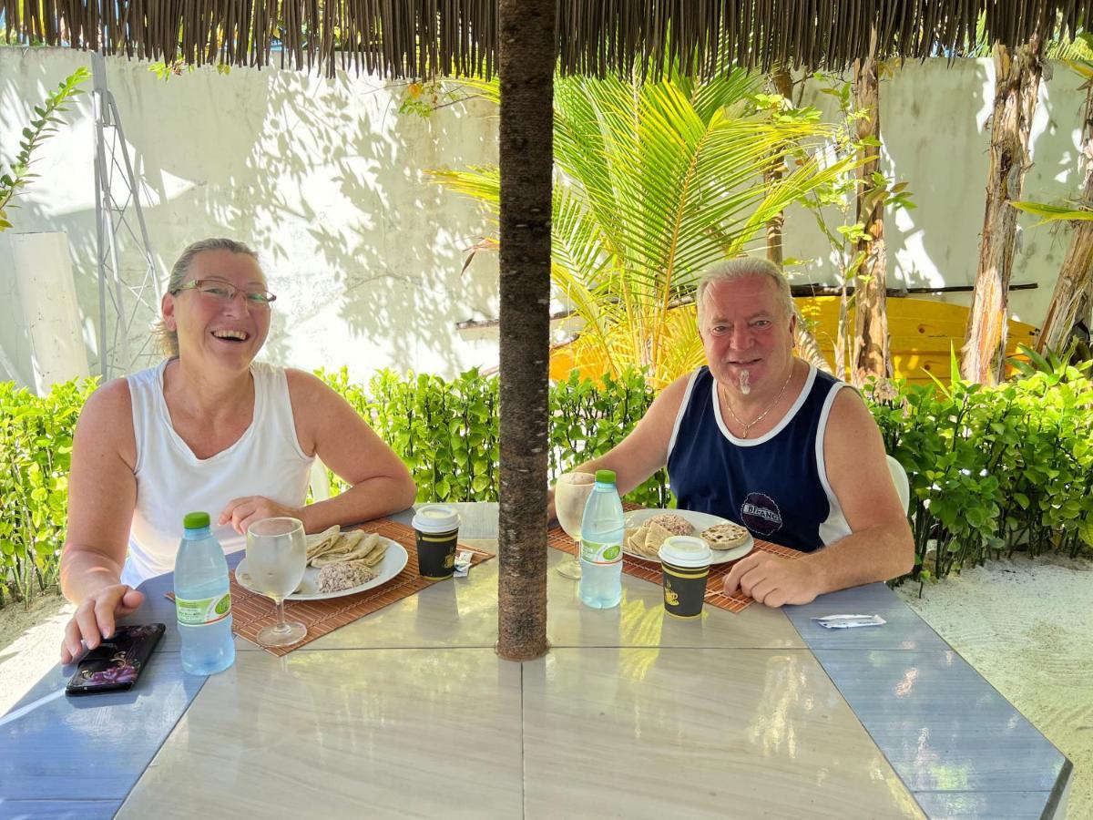 Island Guest Hotel Maamendhoo Bagian luar foto