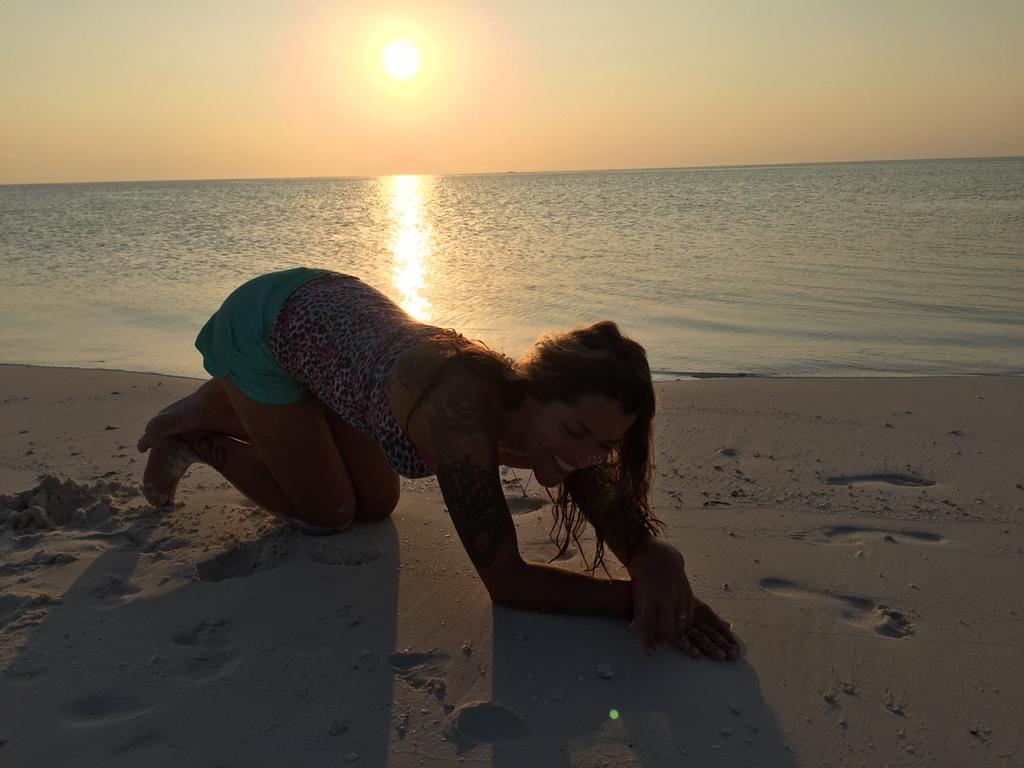 Island Guest Hotel Maamendhoo Bagian luar foto