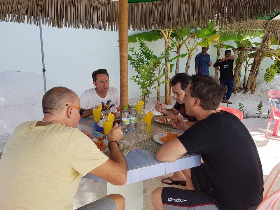 Island Guest Hotel Maamendhoo Bagian luar foto