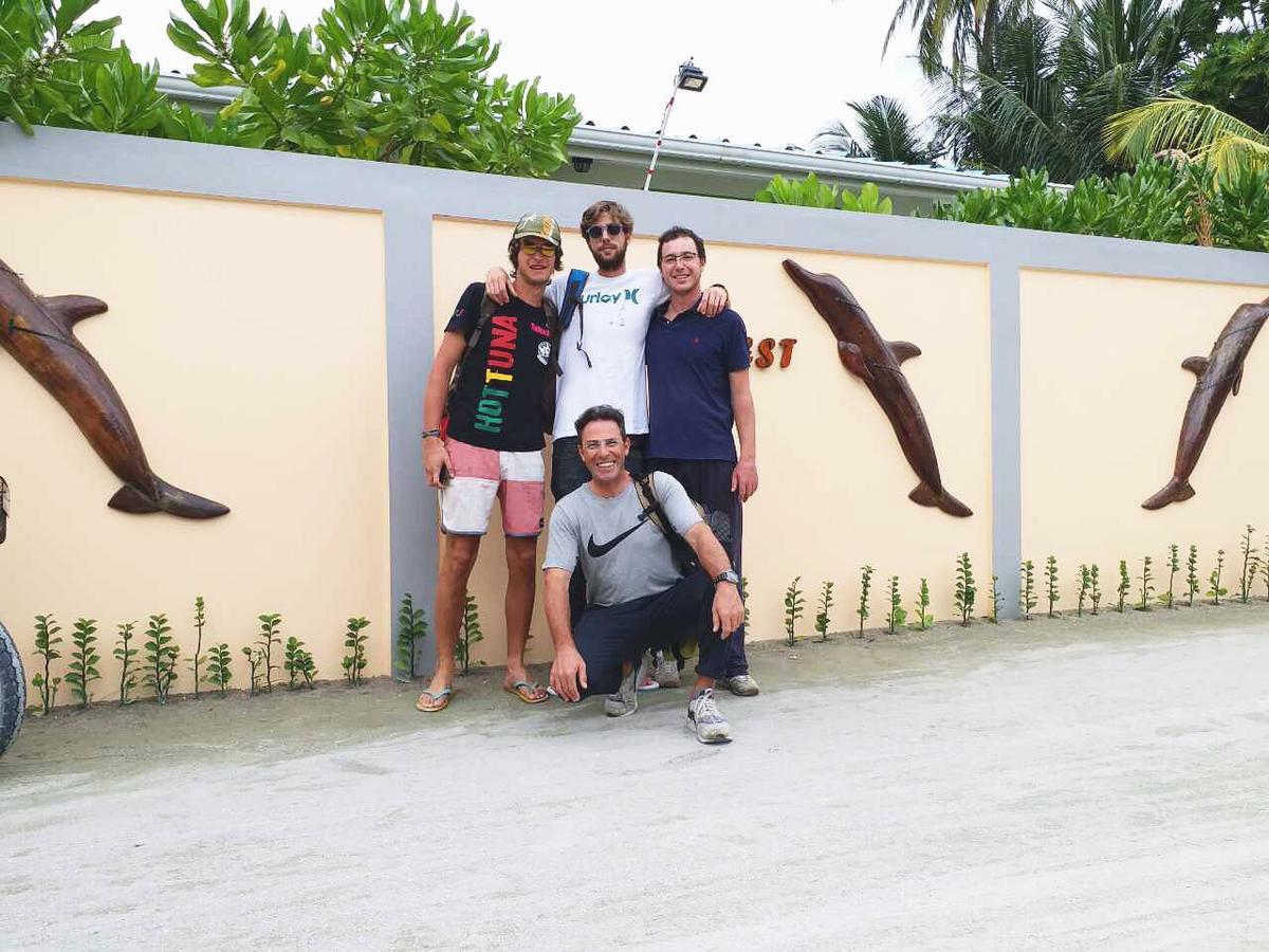 Island Guest Hotel Maamendhoo Bagian luar foto